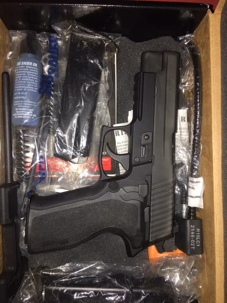 KAMU GÖREVLİSİNDEN SIFIR HİÇ KULLANILMAMIŞ AMBALAJINDA SIG SAUER P226