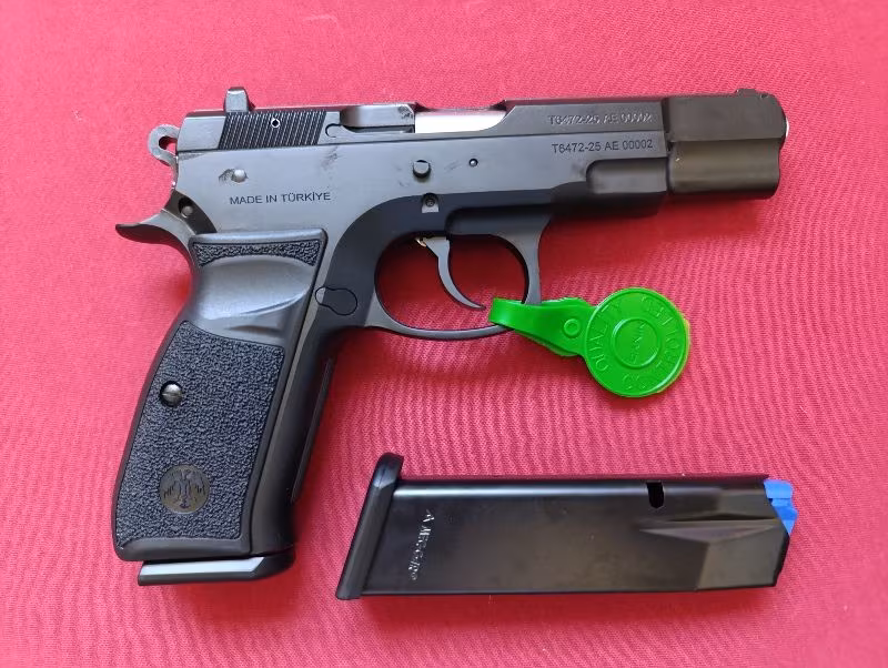 EMEKLİ EMNİYET GÖREVLİSİNDEN SIFIR KUTUSUNDA HİÇ ATIŞ YAPILMAYAN 2025 MODEL CZ 75 B KLONU SİYAH KROM CANİK S 120