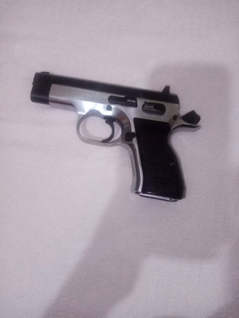 0 ayarında İtalyan yapımı silah