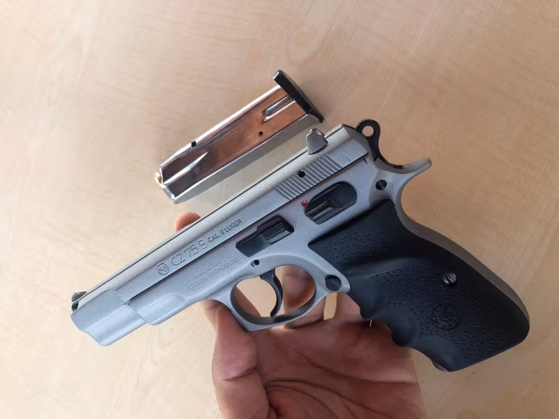 CZ 75 B Luger (ÇEK yapımı) Komiserden