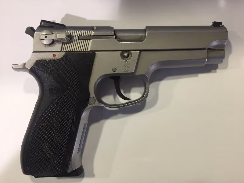 SMITH & WESSON 5906 MODEL