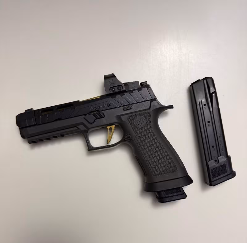 ÇOK ÖZEL BİR TABANCADİR Sıgsauer P320 CUSTOMWORKS