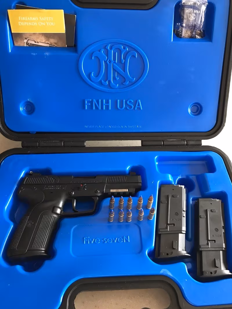 FN 5.7 ( Five-Seven)