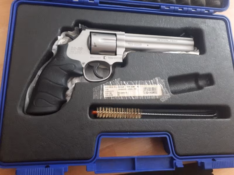 38lik  uzun   sarsılmaz hiç  kullanılmadı   ACİLLLL  15,000 tl   NOT:  350  MERMİ  YANINDA  BEDAVA