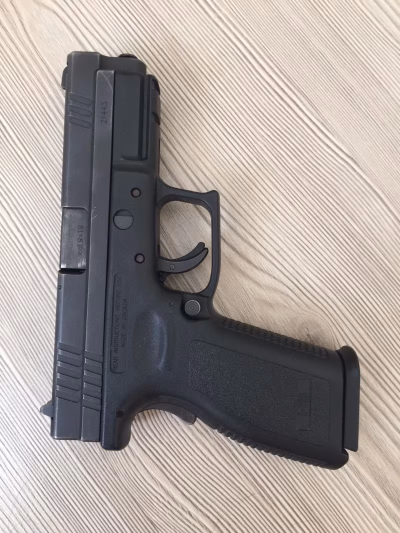 Emekli kaymakam da silah