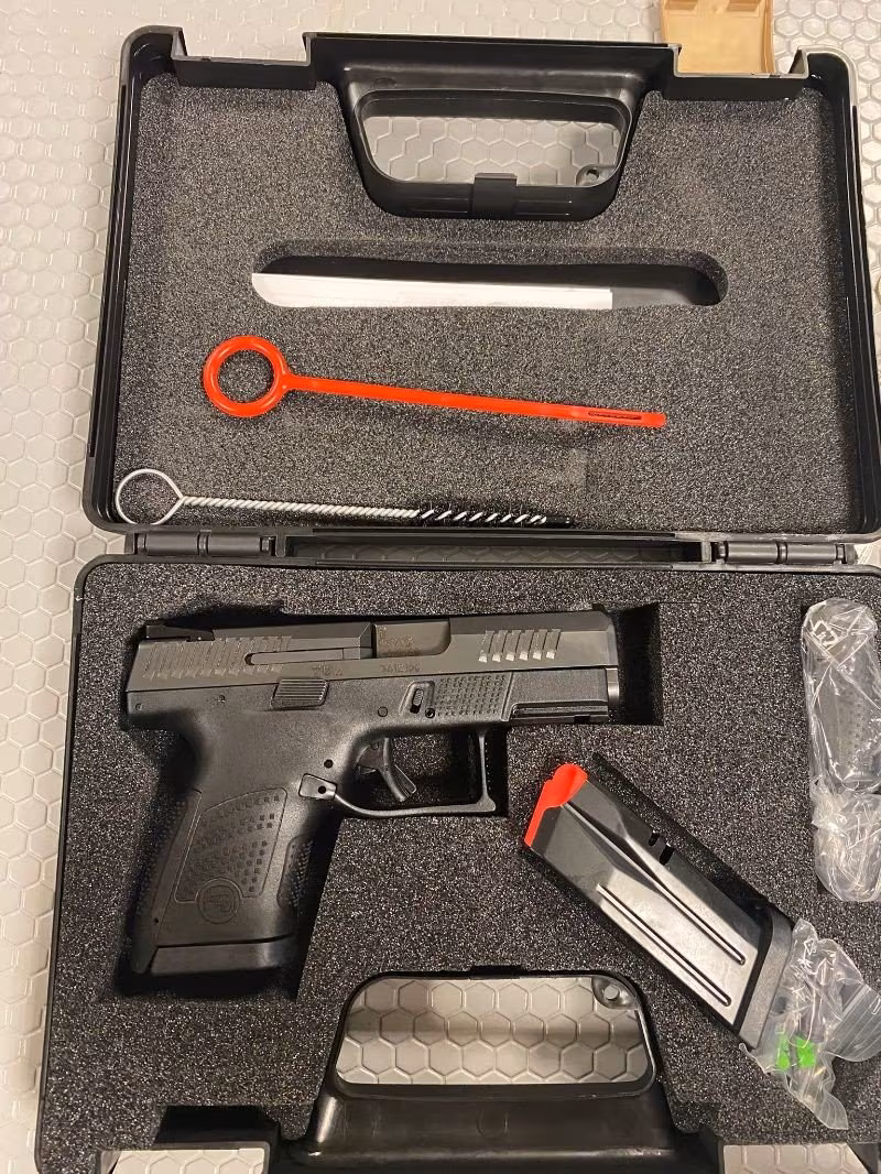 CZ P-10S COMPAK POLİMER AVRUPA TABANCA HAFİF BELİ YORMAZ ORJİNAL KUTUSUNDA TÜM APARATLARI MEVCUT