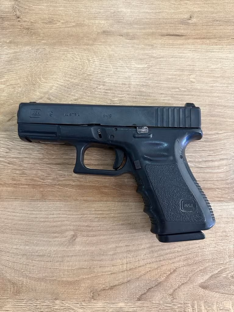 ACİL İHTİYAÇTAN ASTSUBAY EMEKLİSİNDEN GLOCK GEN4 9 MM UZUN