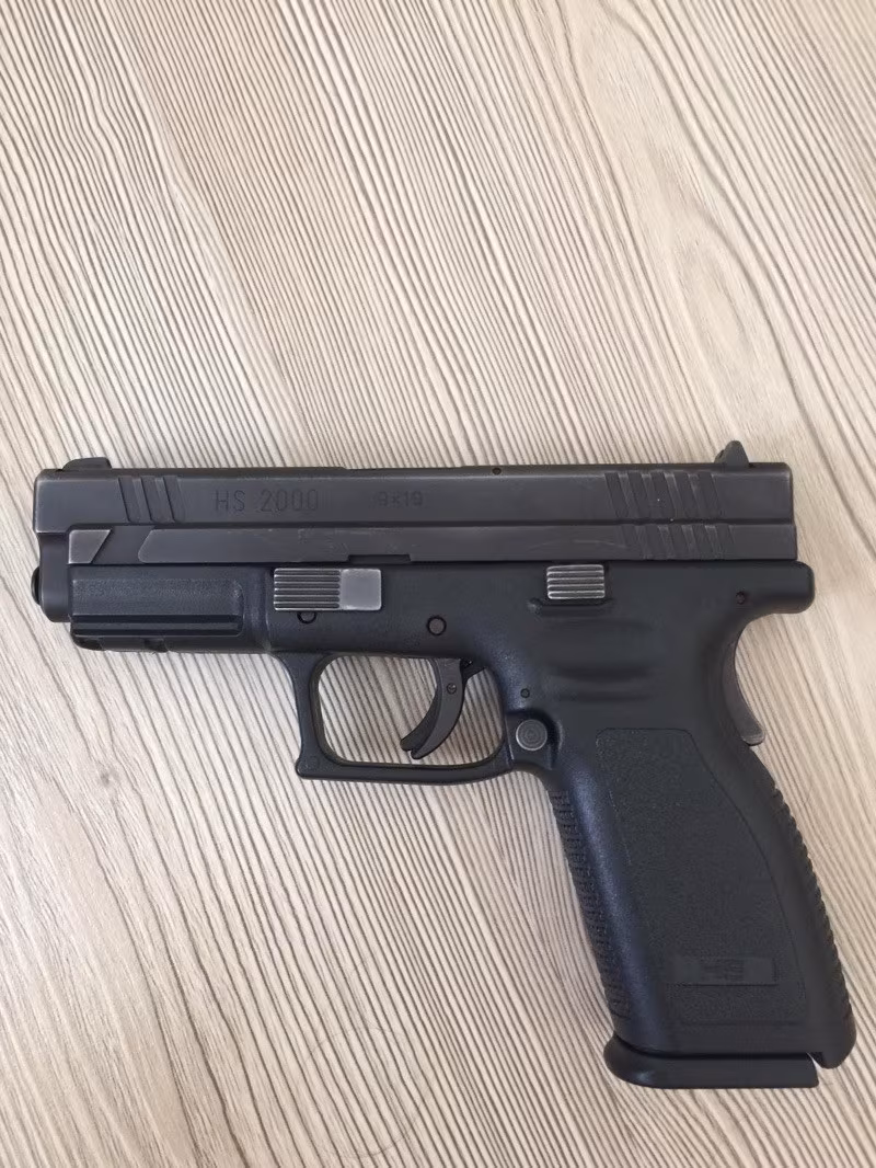 Emekli kaymakam da silah