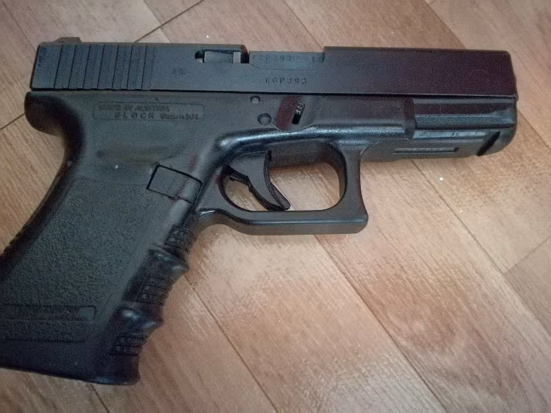 Askeri personelden satılık 2nci el temiz Glock 19 16 lı