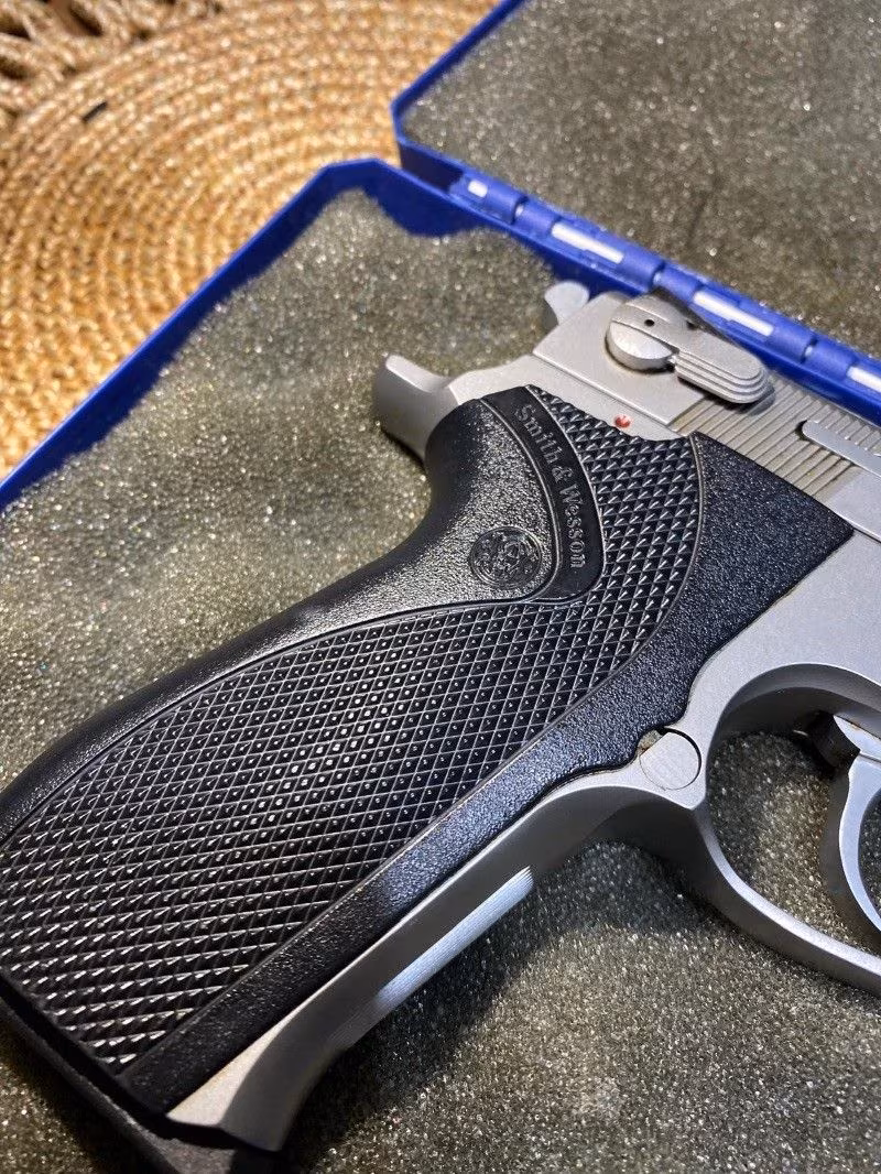 Memurdan Smith Wesson 5906 Tabanca