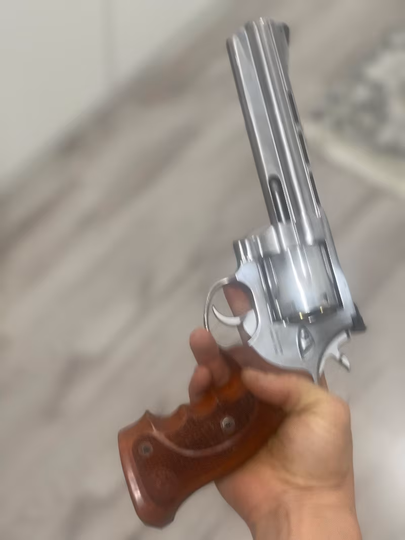 Taurus 44 cal yanında orjinal 2 ahşap kabze