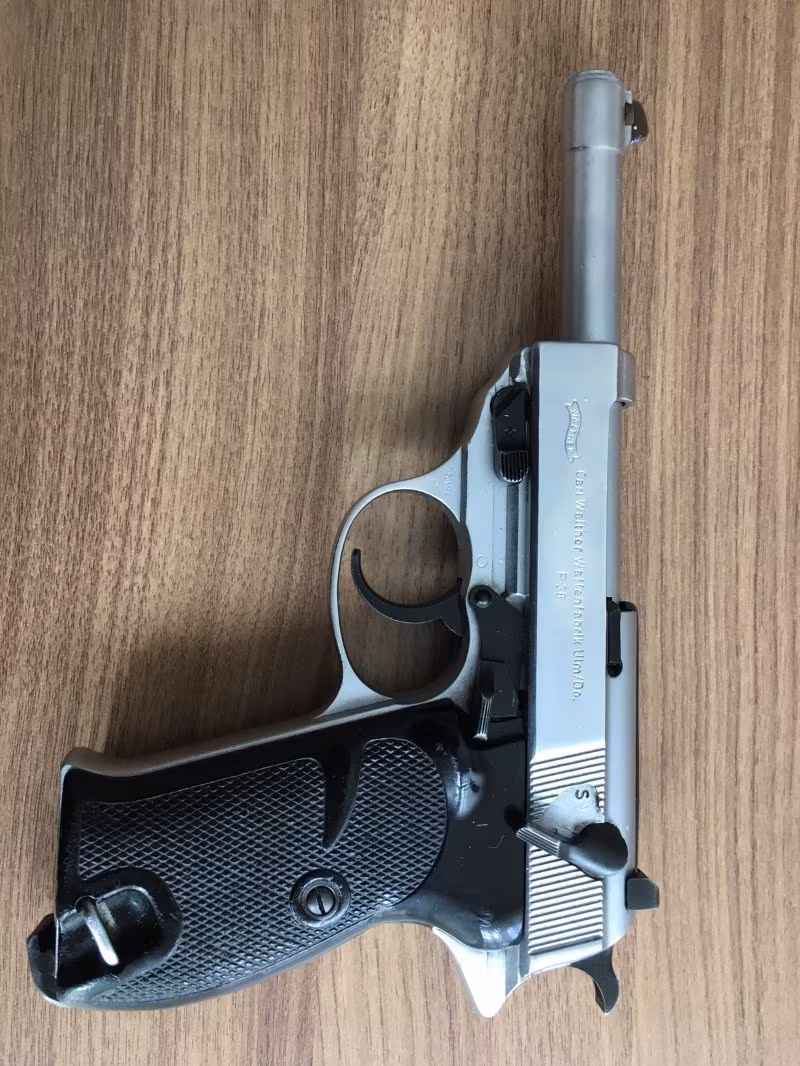EMEKLİ KAMU GÖREVLİSİNDEN WALTHER P38