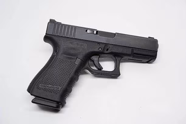 FİYAT DÜŞTÜ...GLOCK 19..SIFIR HİÇ KULLANILMADI.ADALET BAKANLIĞI İSTİHKAKI TÜRKİYE’YE ÖZEL ŞARJÖR EMNİYETLİ KİLİT ANAHTARI VAR
