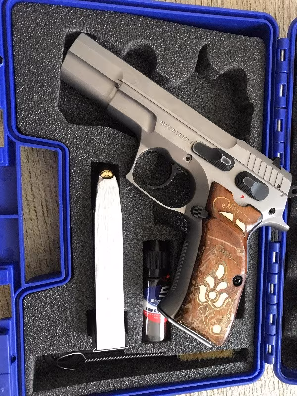 15+1 temiz 2 şarjör attım sıfırdan farkı yok