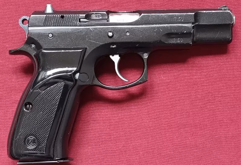EMEKLİ EMNİYET GÖREVLİSİNDEN SIFIR AYARINDA RUHSATLI ÇOK AZ ATIŞ YAPILAN TEMİZ 1995 MODEL ORJİNAL SİYAH CZ 75 B.  - 50.000 TL.