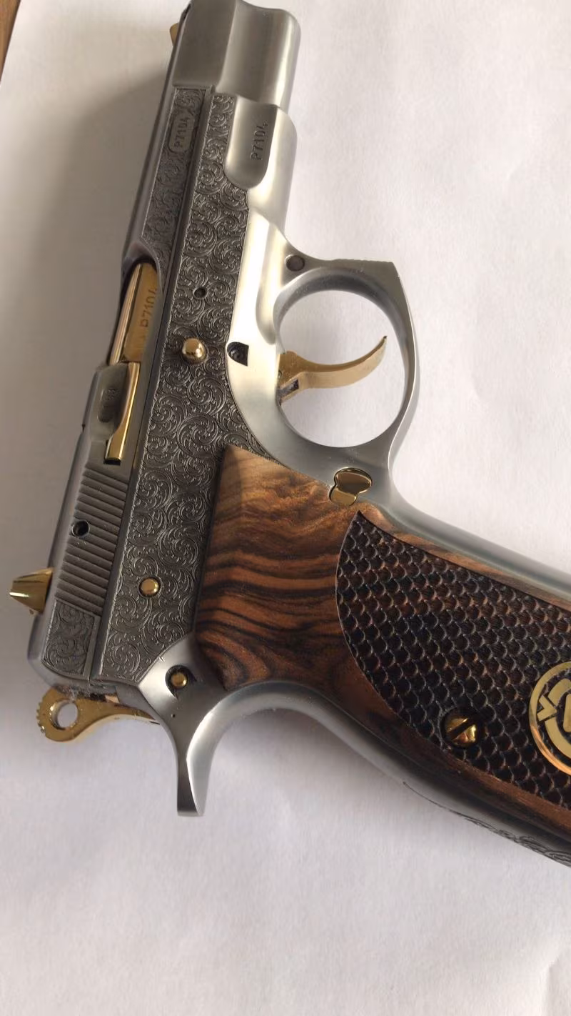 Gold işlemeli CZ 75 B