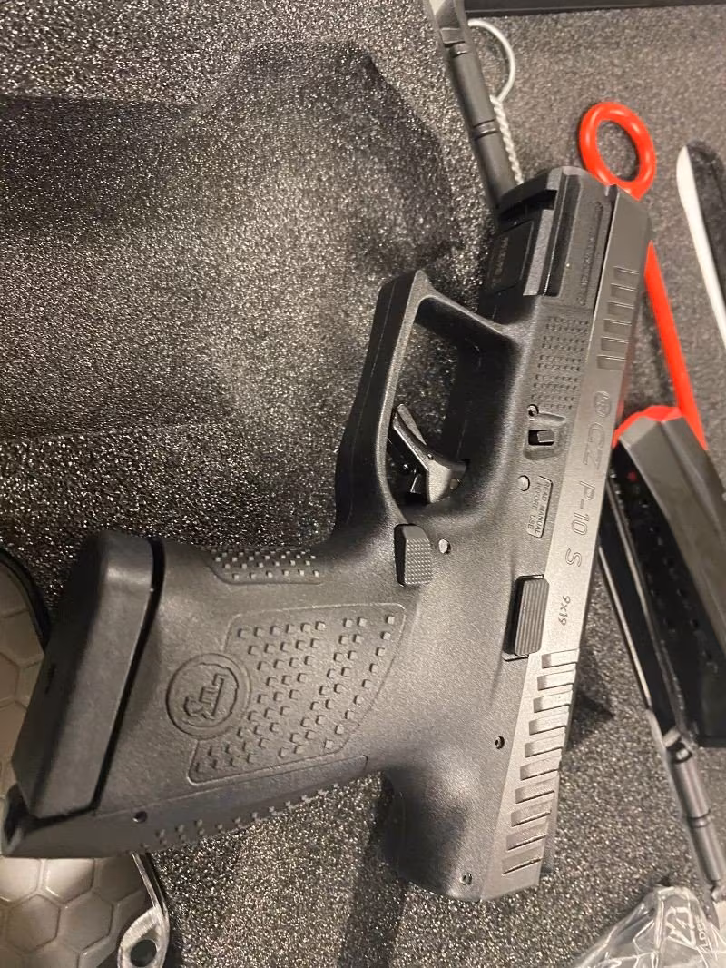 CZ P-10S COMPAK POLİMER AVRUPA TABANCA HAFİF BELİ YORMAZ ORJİNAL KUTUSUNDA TÜM APARATLARI MEVCUT