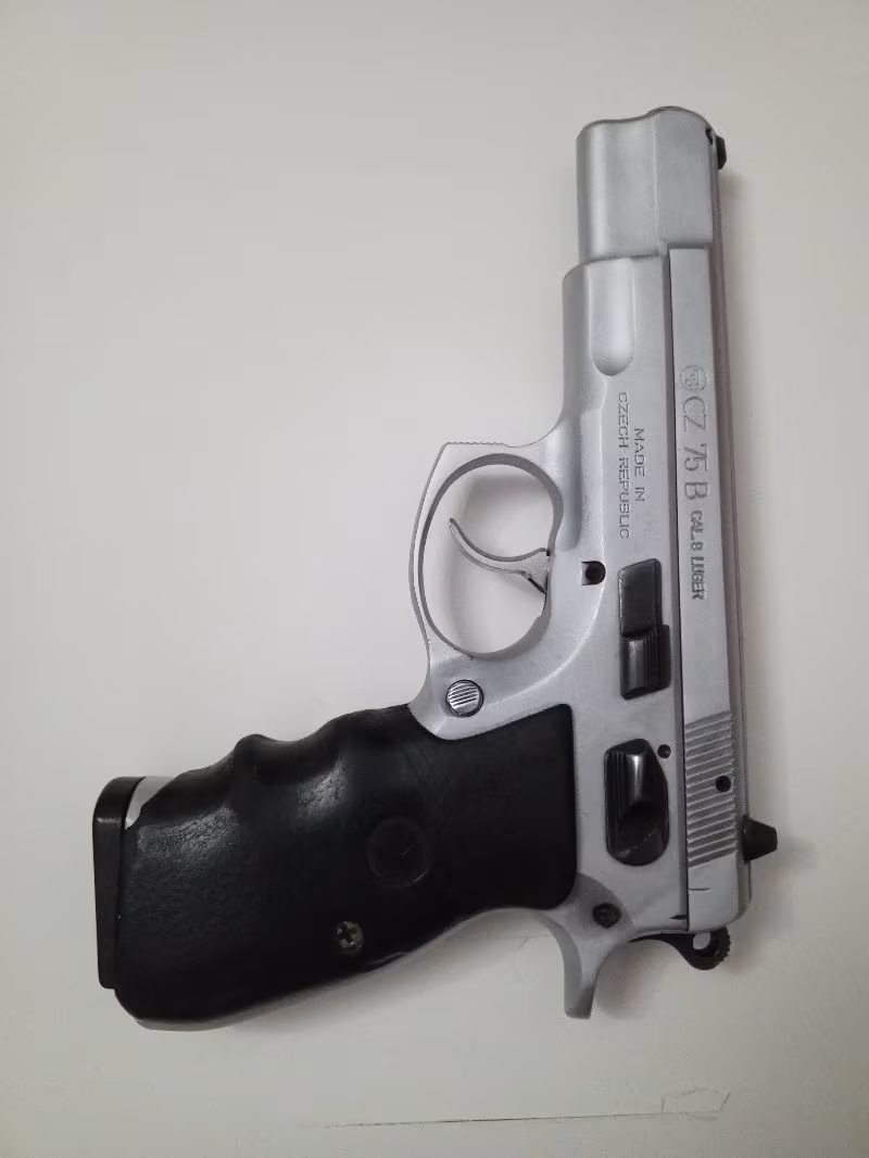 Emekli Polisten Temiz CZ