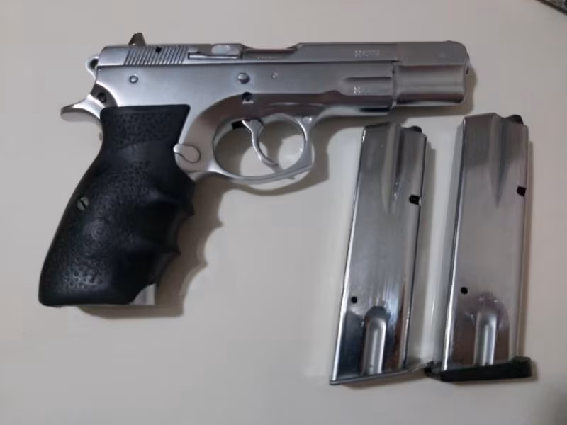 EMEKLİ POLİSTEN CZ 75B