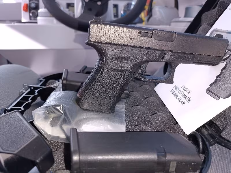 SIFIR GLOCK 19 GEN 4 TABANCA   İLK ALINDIĞI GİBİ ORJİNAL KUTUSUNDA  MUHAFAZA EDİLMİŞ TÜM APARATLARI MEVCUT