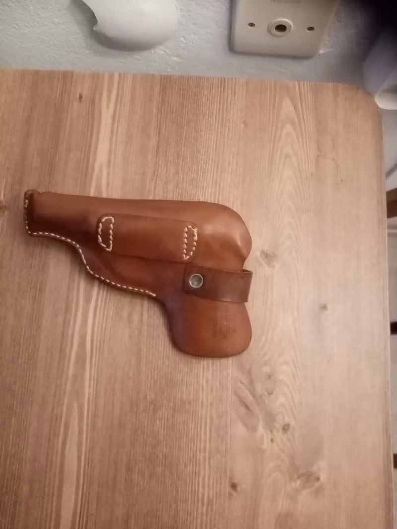 Emekli İcra Müdüründen temiz ruhsatlı ASTRA 7.65 MM MOD 4000 silah