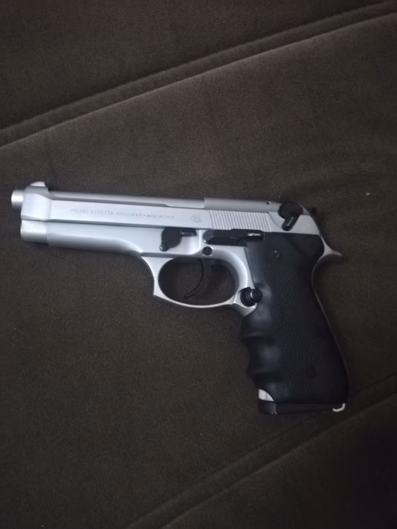 Memurdan satlık ruhsatlı temiz Baretta