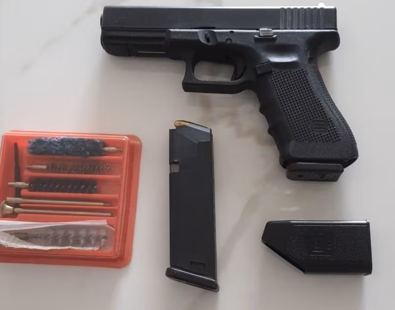 MKE'DEN SIFIR ALINMIŞ BİRİNCİ ELDEN SADECE DENEME ATIŞI YAPILMIŞ GLOCK C-17 - YEDEK ŞARJÖR, BAKIM SETİ VE 286 ADET MERMİ DAHİL