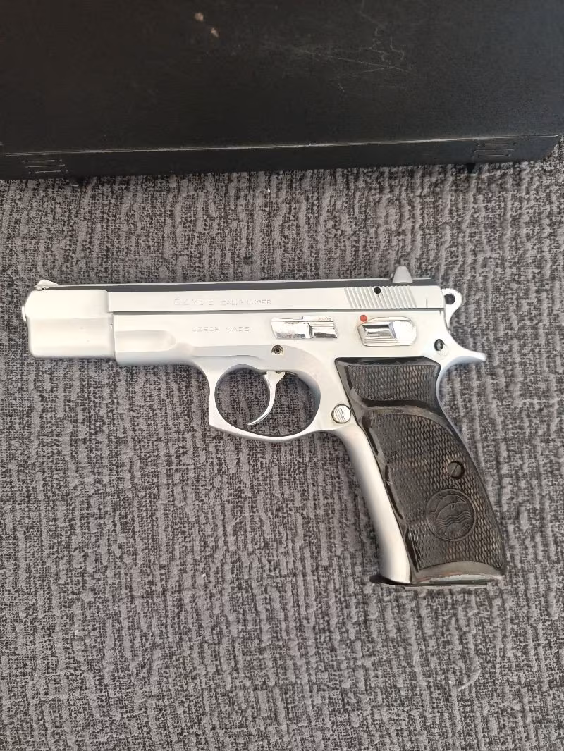 Cz 75  memurdan