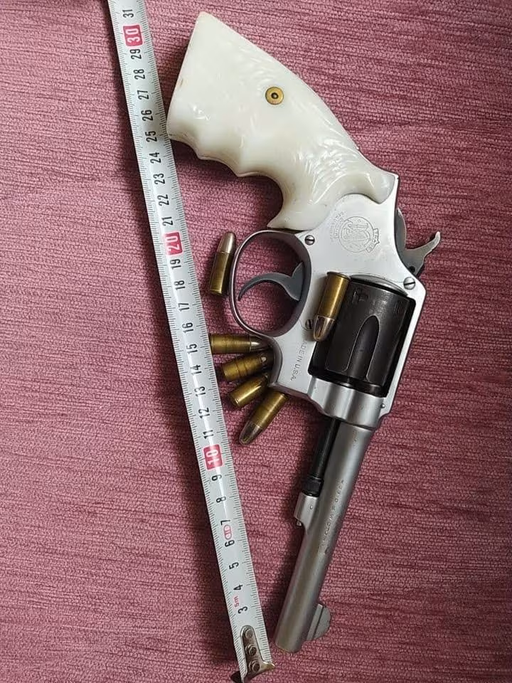Kamu Personelinden 9,65mm Toplu Smith&Wesson