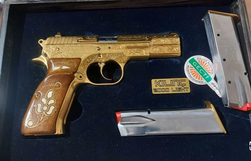 EMEKLİ EMNİYET GÖREVLİSİNDEN SIFIR AYARINDA 7 GRAM.24 AYAR ALTIN KAPLAMA İŞLEMELİ SARSILMAZ KILINÇ 2000 LIGHT.  - 60.000 TL.