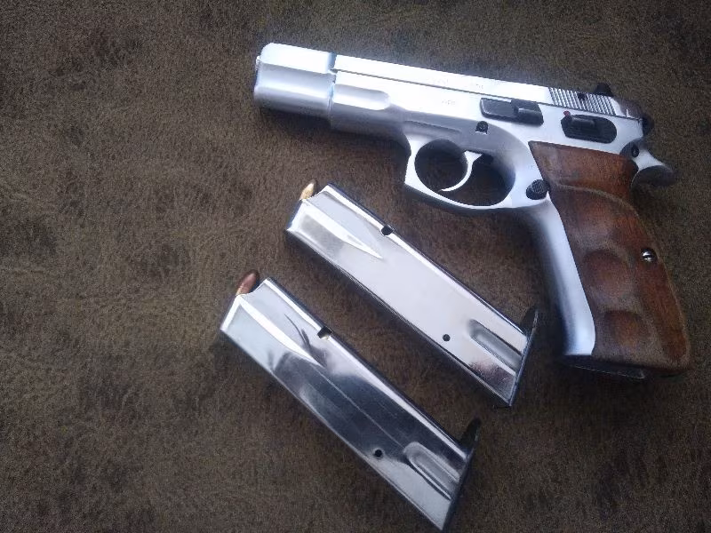 EMEKLİ OLDUM, BEYLİK SİLAHIMI SATIYORUM.