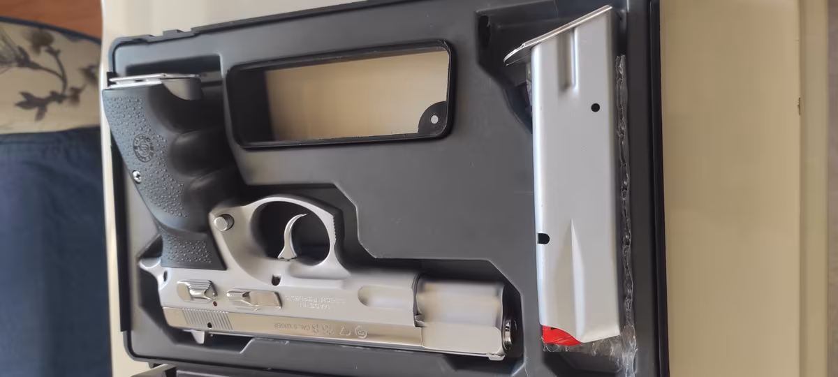 ✓CZ 75 B