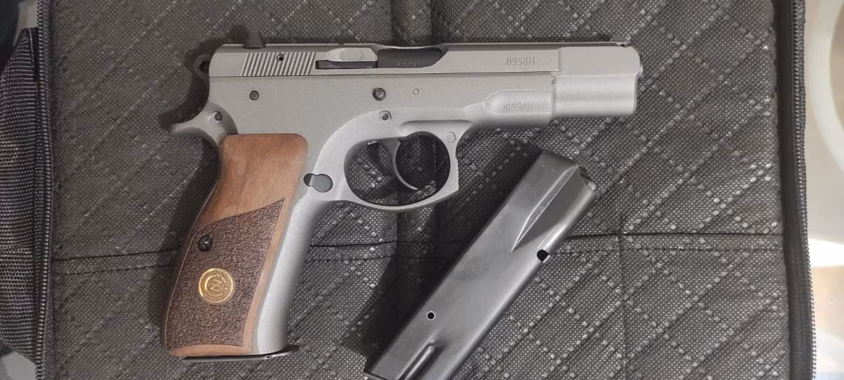 ✓CZ 75 B