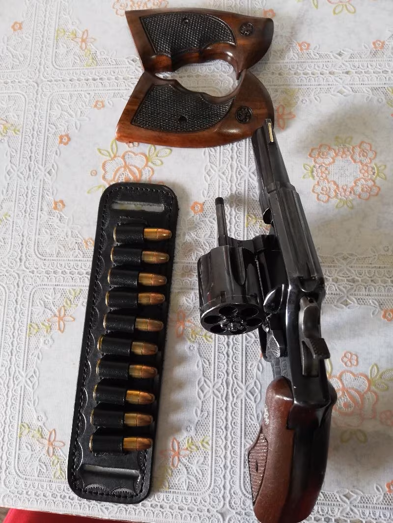 MEMURDAN RUHSATLI TOPLU TABANCA