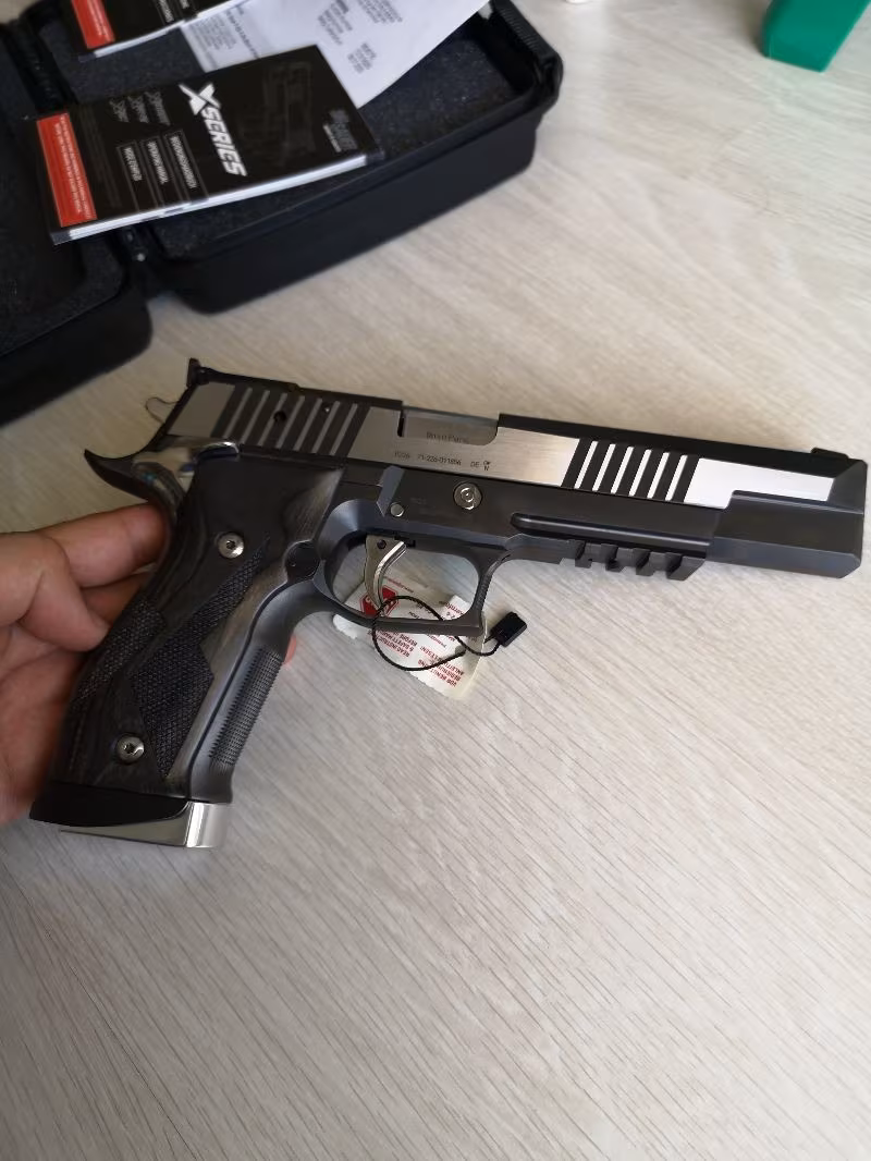 FİYAT DÜŞTÜ?!!!  x six black&white