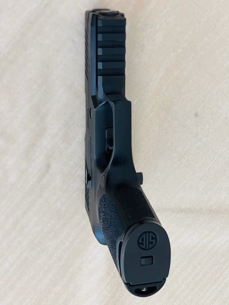 İLK ELDEN SIFIR AYARINDA ÇIZIKSIZ TERTEMİZ SİG SAUER P320 NADİR BULUNAN MODELİ