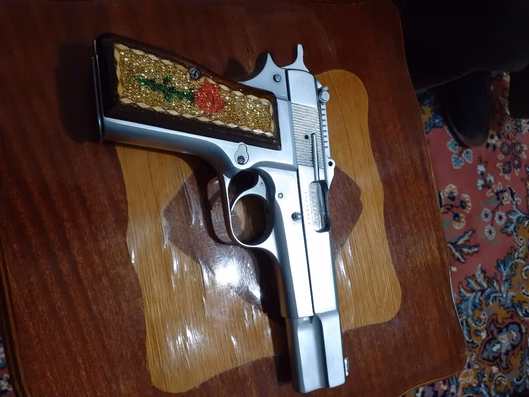 Polis memurundan temiz muayyer silah