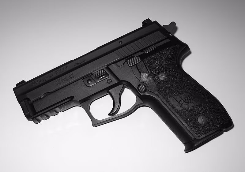 EMEKLİ KAMU GÖREVLİSİNDEN İLK GÜNKÜ GİBİ SİG SAUER P229