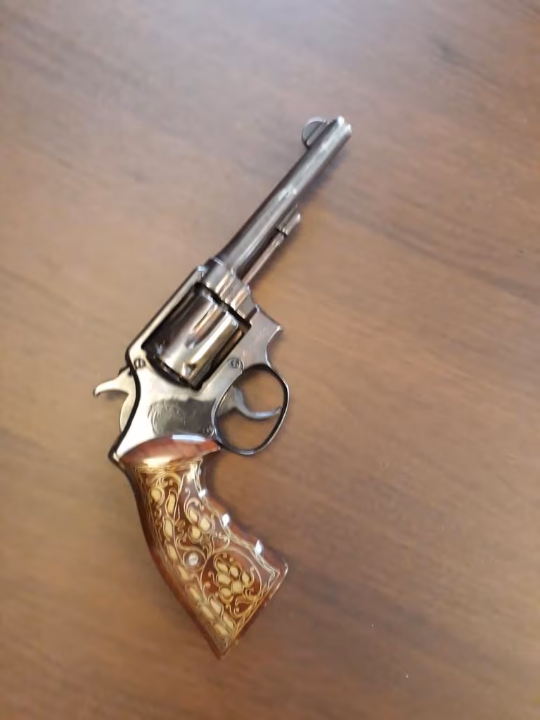 Smith Wesson 6 patlar emekli astsubaydan bakımlıdır.