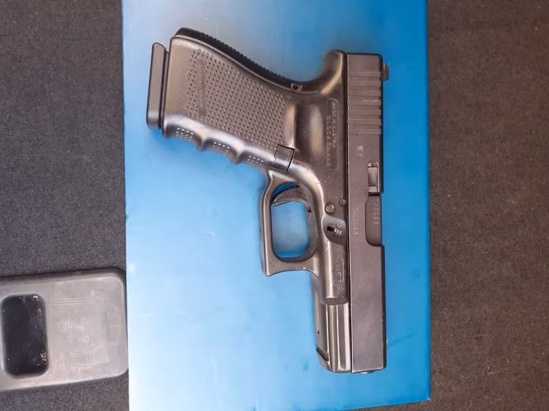 GLOCK 19 GEN4 TERTEMİZ SAHİBİNDEN ACİL SATILIK.