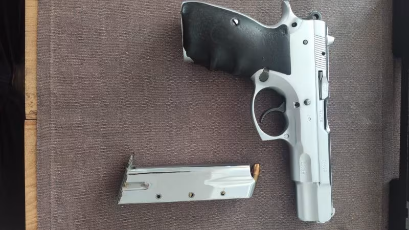 TEMİZ  CZ 75B 95 MODEL KROM KAPLI ÖZENLE KULLANILMIŞ YEDEK ŞARJÖR VE KUTUSU MEVCUT  EN TUTULAN MODEL