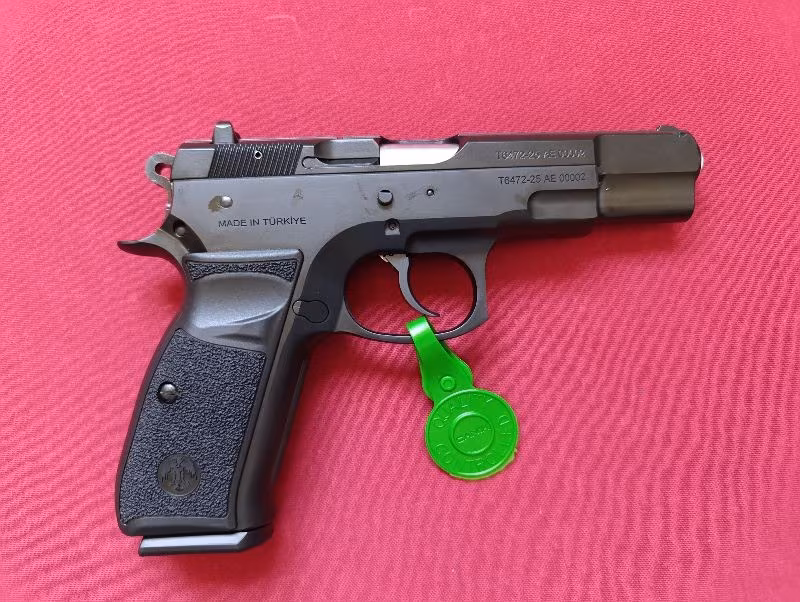 EMEKLİ EMNİYET GÖREVLİSİNDEN SIFIR KUTUSUNDA HİÇ ATIŞ YAPILMAYAN 2025 MODEL CZ 75 B KLONU SİYAH KROM CANİK S 120