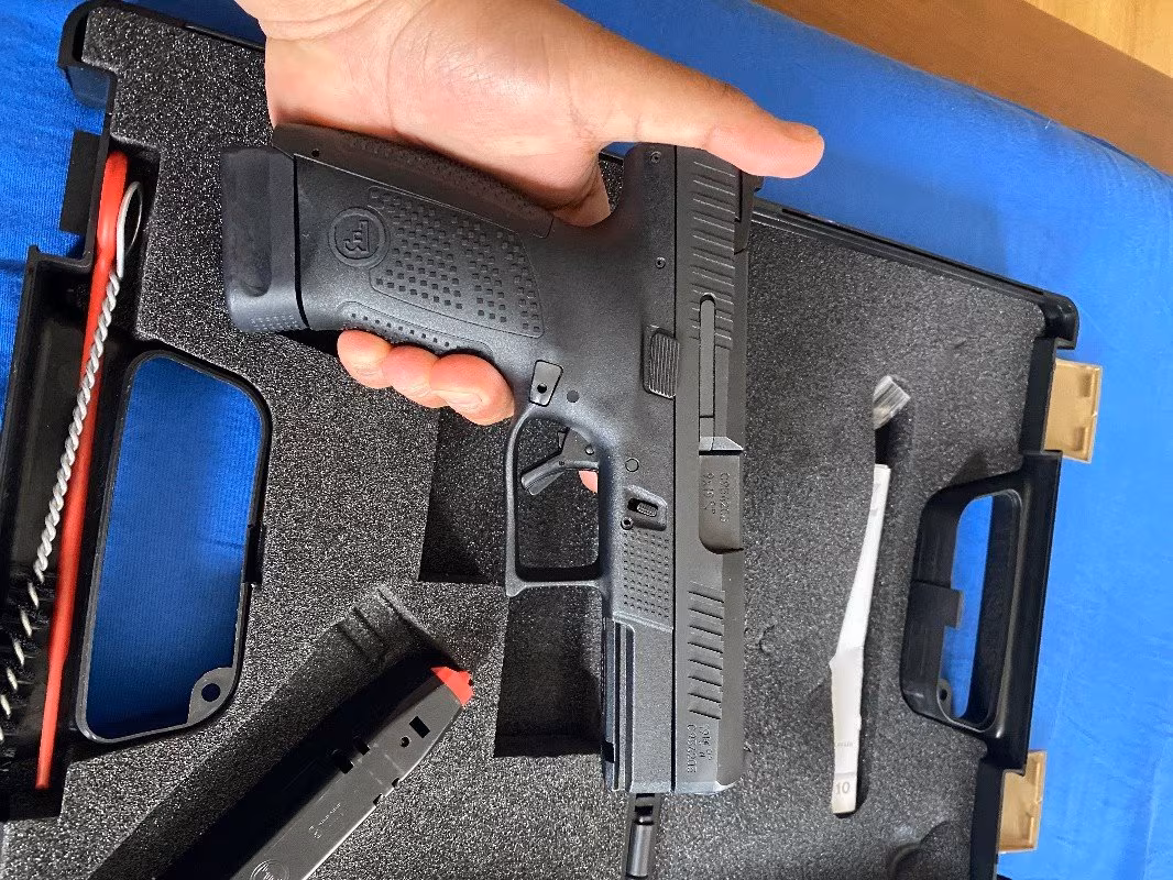 CZ P10C sahibinden çok temiz