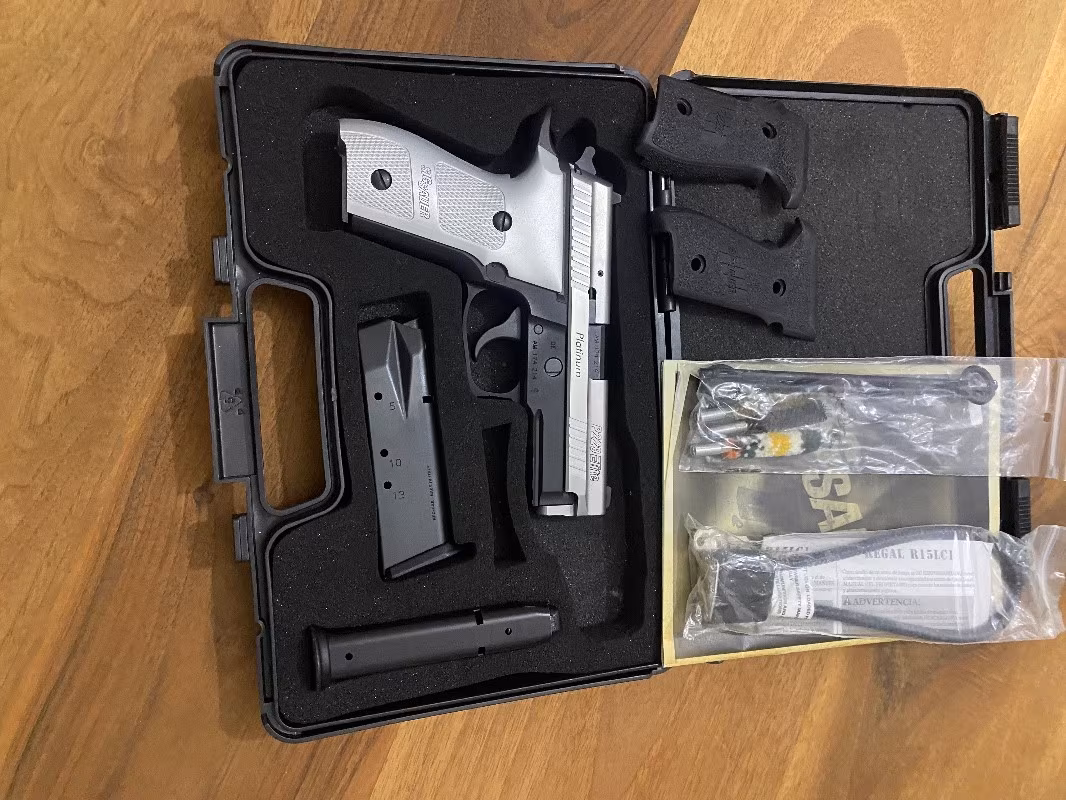 ALMAN MALI.SIFIR.KUTU İÇİ EKSİKSİZ. SİG SAUER P229 PLATİNUM ELİTE MODELİ. 9X19 MM MÜHİMMAT KULLANIR. 131 ŞARJÖR KAPASİTELİ.