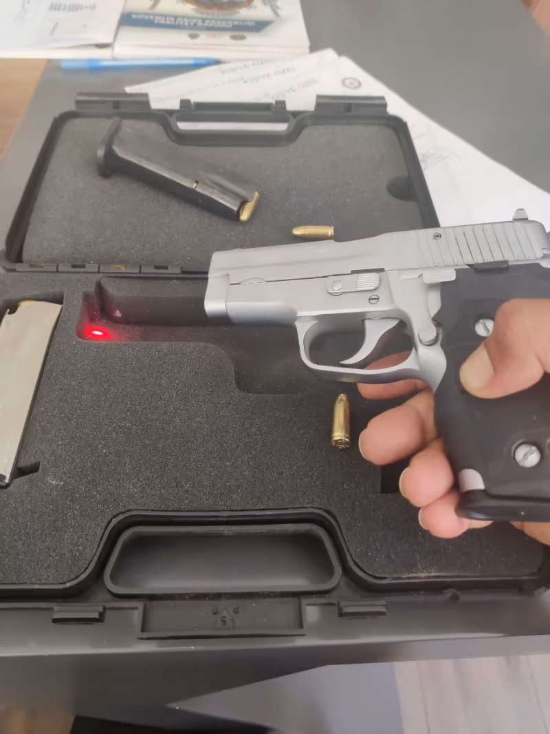Emniyet mensubundan sıfır ayarında sıgsauer p228