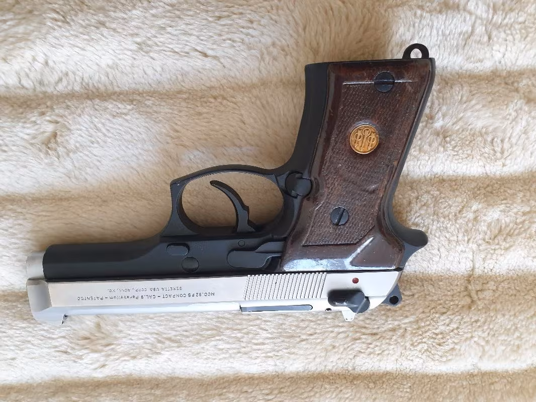 ASKERI PERSONELDEN BARETTA FS 92 COMPACT