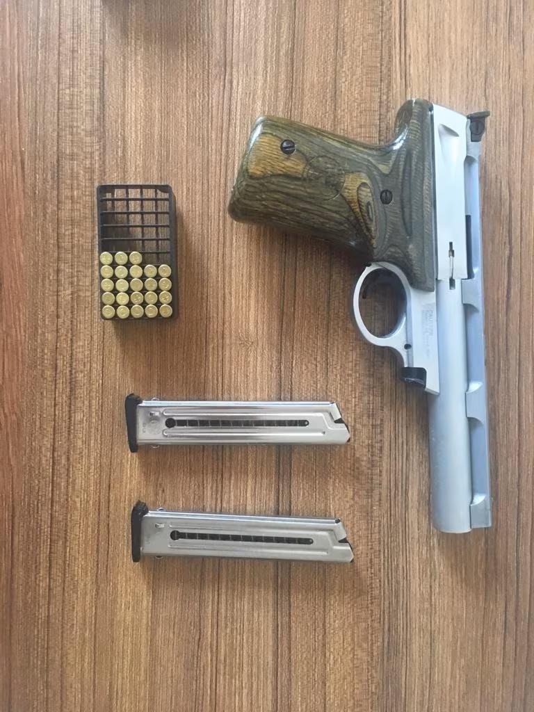 Jandarmadan temiz emsalsiz Smith wesson 22a