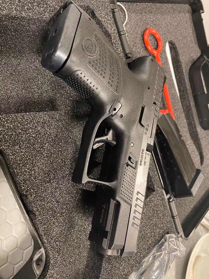 CZ P-10S COMPAK POLİMER AVRUPA TABANCA HAFİF BELİ YORMAZ ORJİNAL KUTUSUNDA TÜM APARATLARI MEVCUT