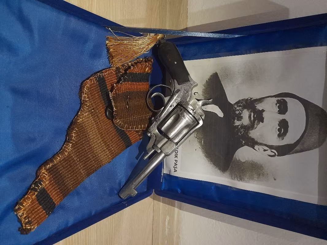 1870 Karadağlı antika