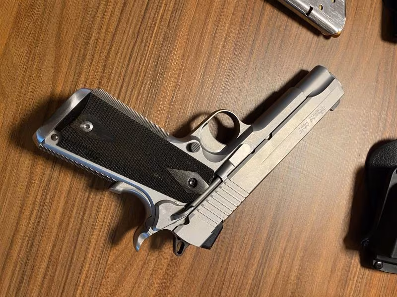 Siq Sauer 1911 Stainless